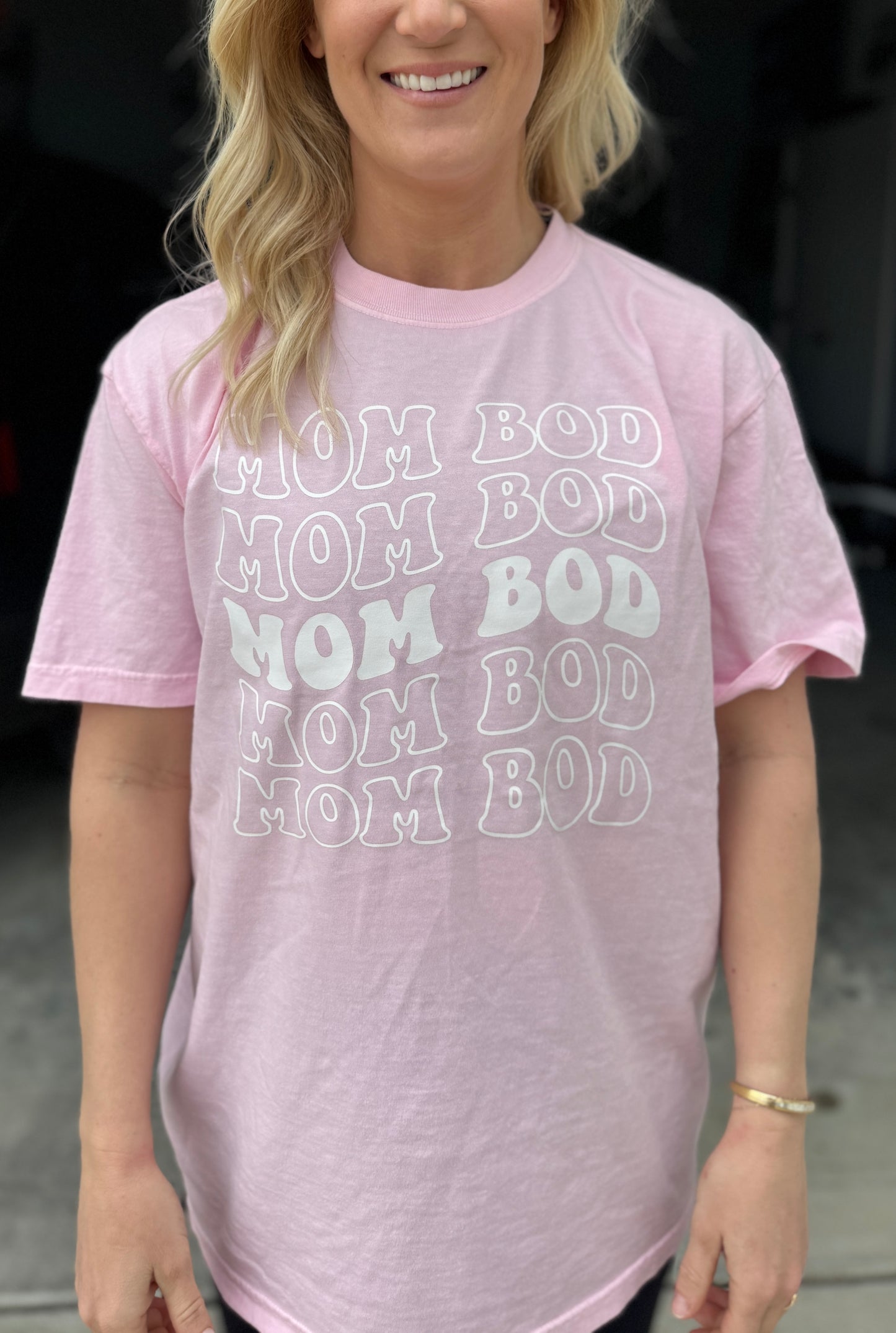 SALE‼️Mom Bod T-Shirts (2 colors)