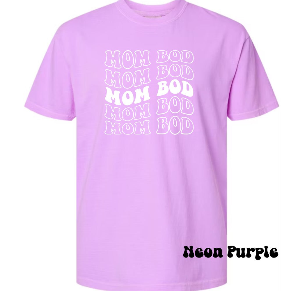 SALE‼️Mom Bod T-Shirts (2 colors)