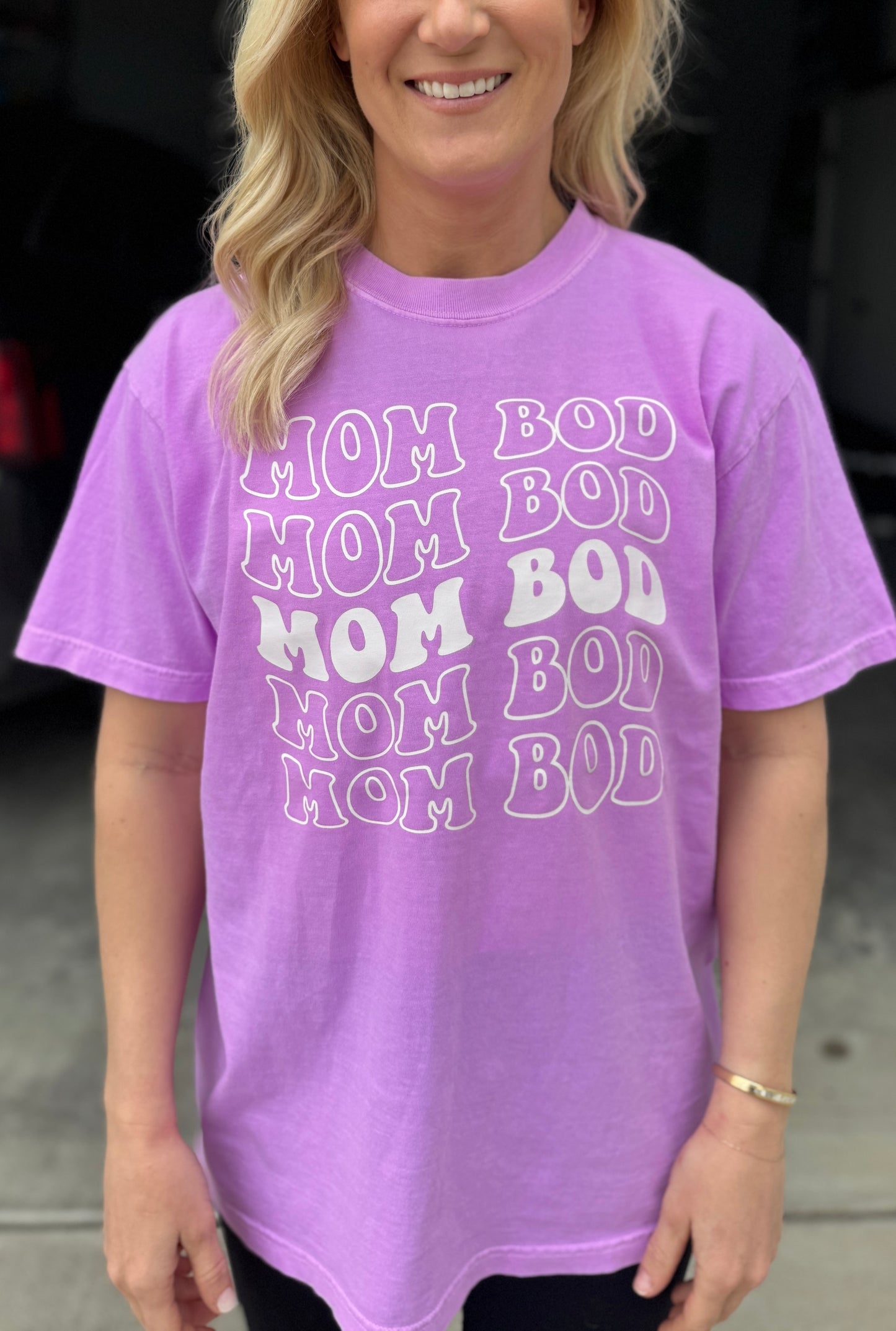 SALE‼️Mom Bod T-Shirts (2 colors)